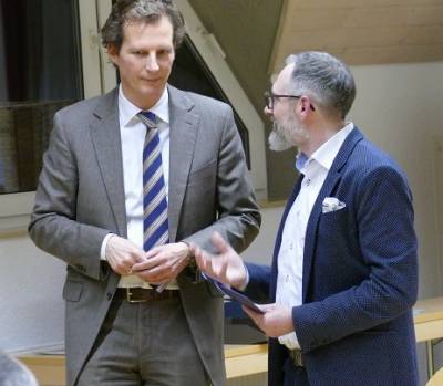 MdB Olav Gutting im Gespräch mit dem neuen Vorsitzenden Jochen Fellhauer